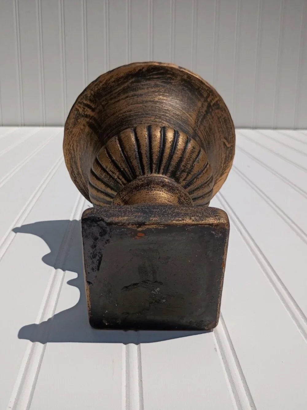 Vintage Style Pedestal Urn Vase Antique Gold Finish 7.5-inch Terracotta Planter